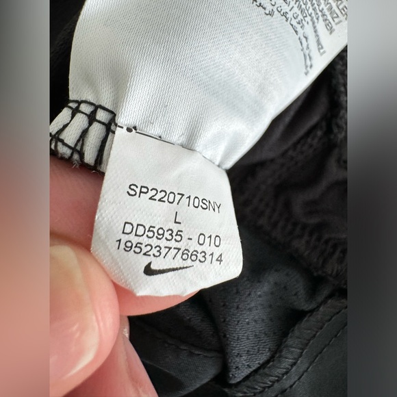 Nike Dri-FIT Tempo Race Women's Running Shorts Black/White Size L - Picture 9 of 9